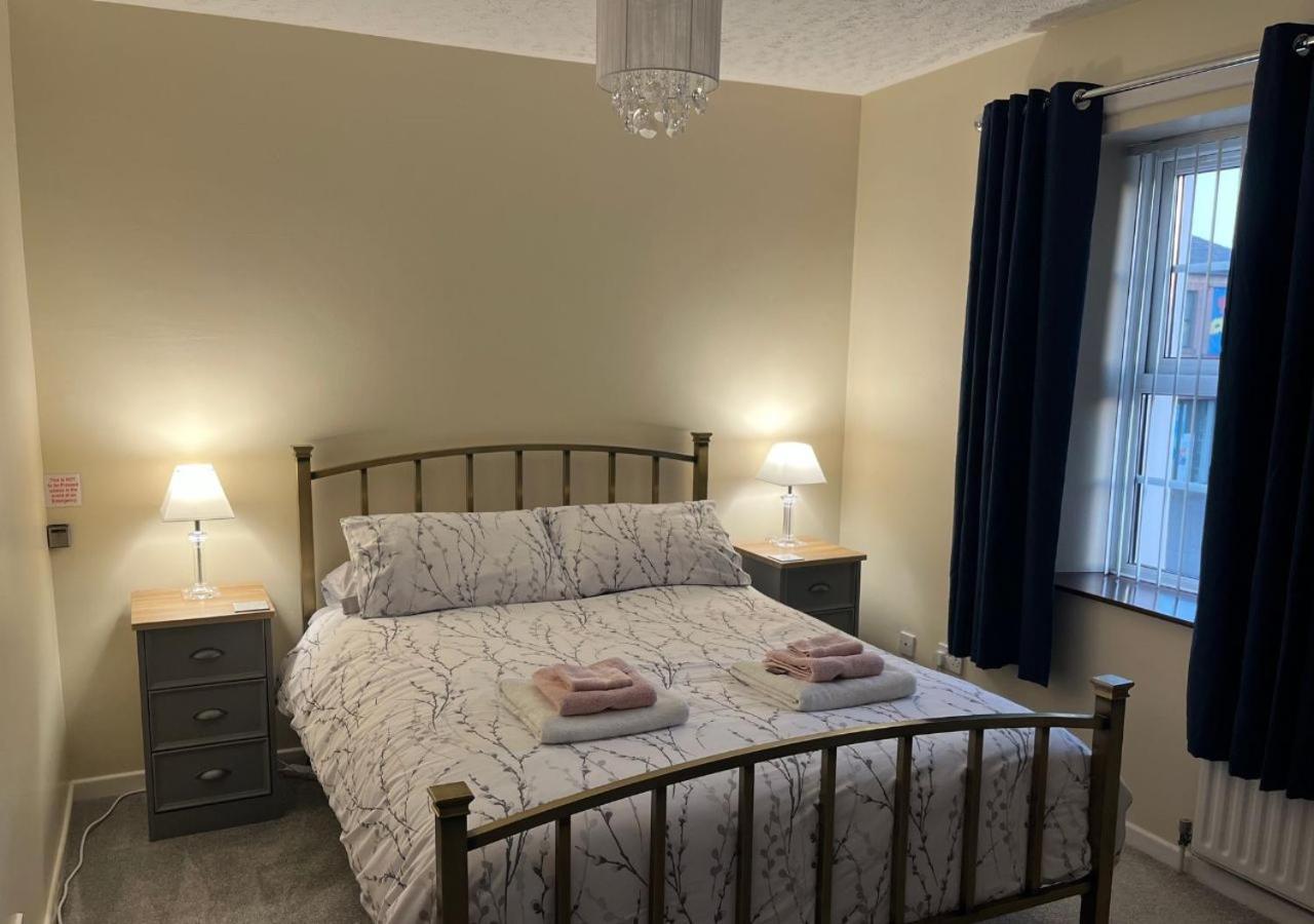 3 Bedroom Apartment, Ballymena, The Wee Stop Gap Bagian luar foto