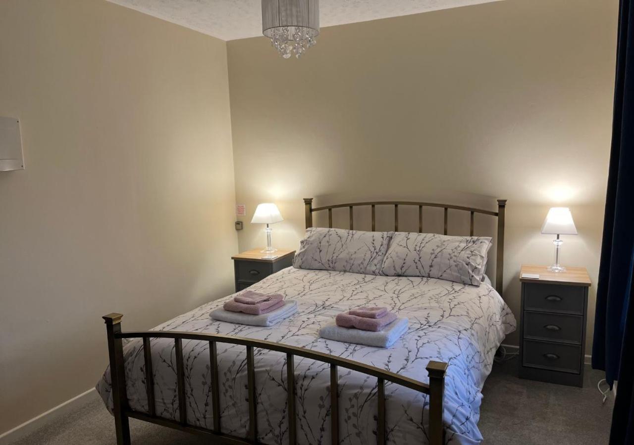 3 Bedroom Apartment, Ballymena, The Wee Stop Gap Bagian luar foto